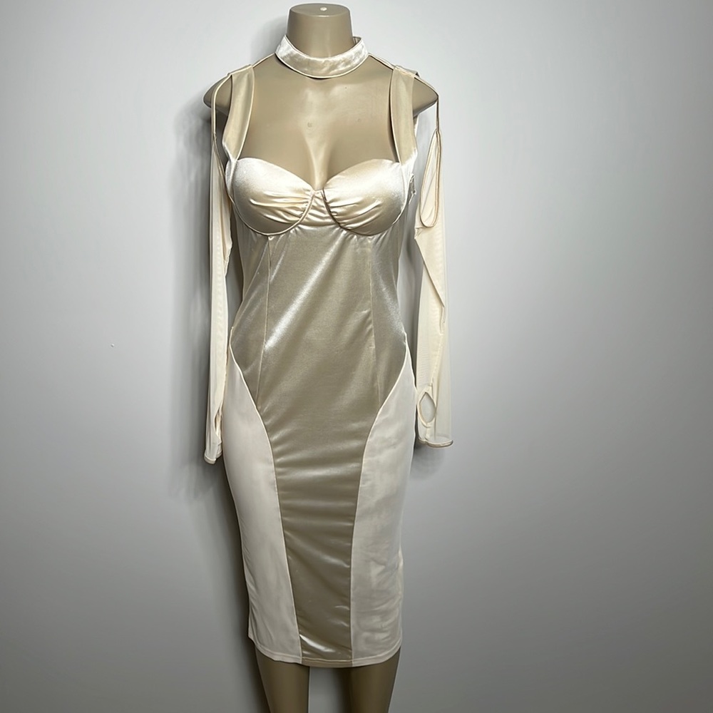D&M medium cream bustier style gown